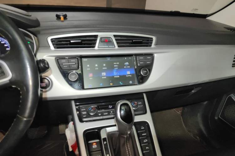Used Geely Auto Emgrand X7 Sport 2016 1.8TD Automatic Smart Connectivity Version Audio And AC Panel