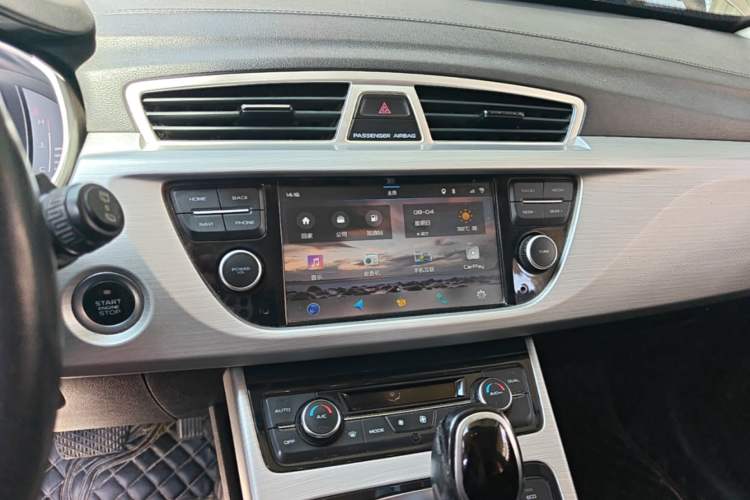 Used Geely Auto Emgrand X7 Sport 2016 1.8TD Automatic Smart Connectivity Version Audio And AC Panel