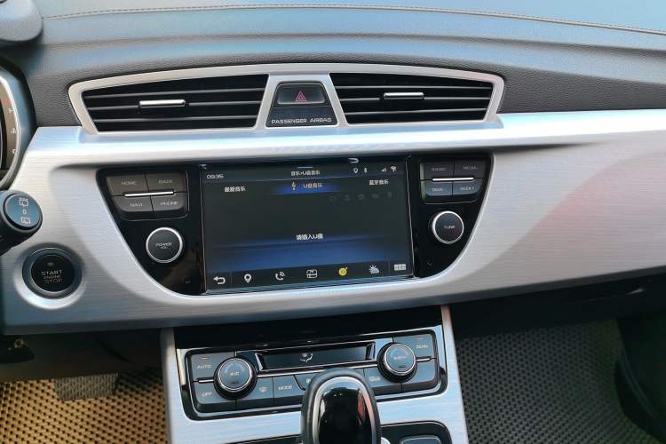 Used Geely Auto Emgrand X7 Sport 2016 1.8TD Automatic Smart Connectivity Version Audio And AC Panel
