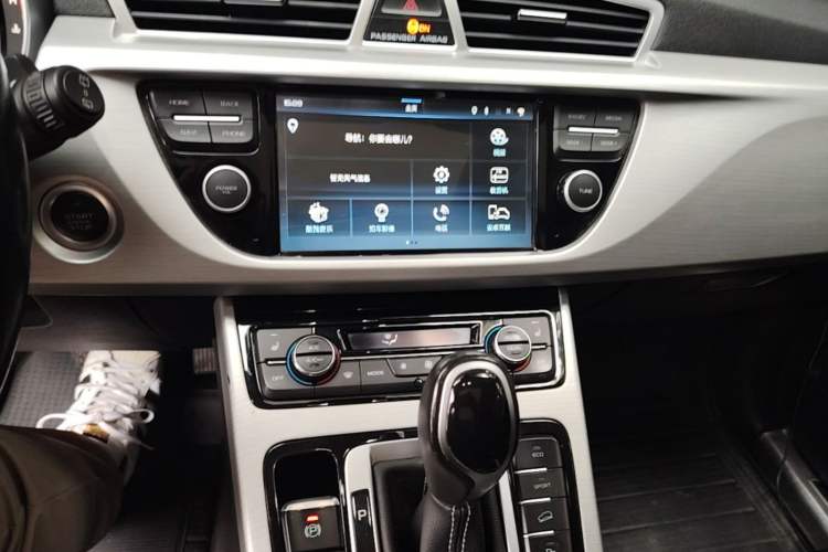 Used Geely Auto Emgrand X7 Sport 2016 1.8TD Automatic Smart Model Audio And AC Panel