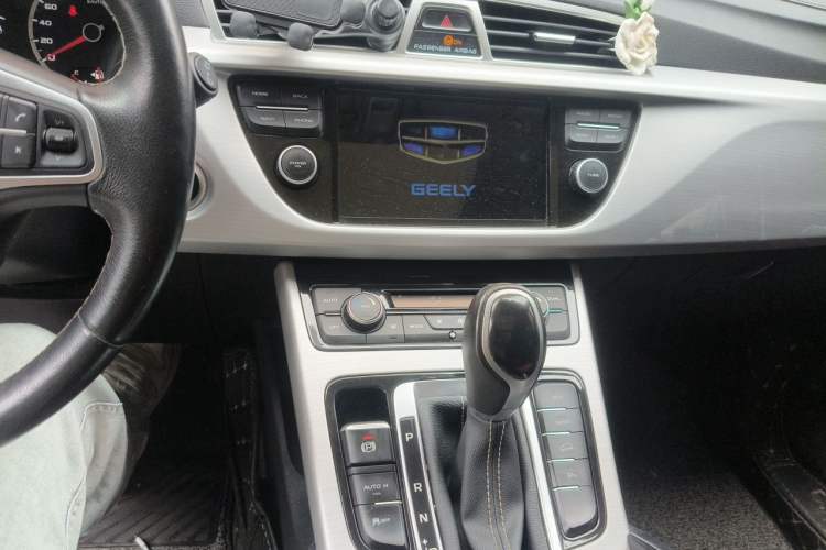 Used Geely Auto Emgrand X7 Sport 2016 1.8TD Automatic ZhiShang Model Audio And AC Panel