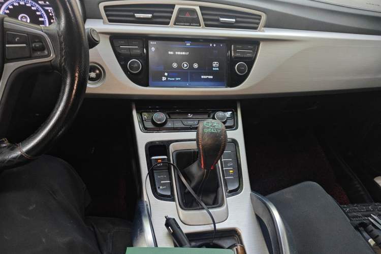 Used Geely Auto Emgrand X7 Sport 2016 2.0L Manual Smart Connect Version Audio And AC Panel