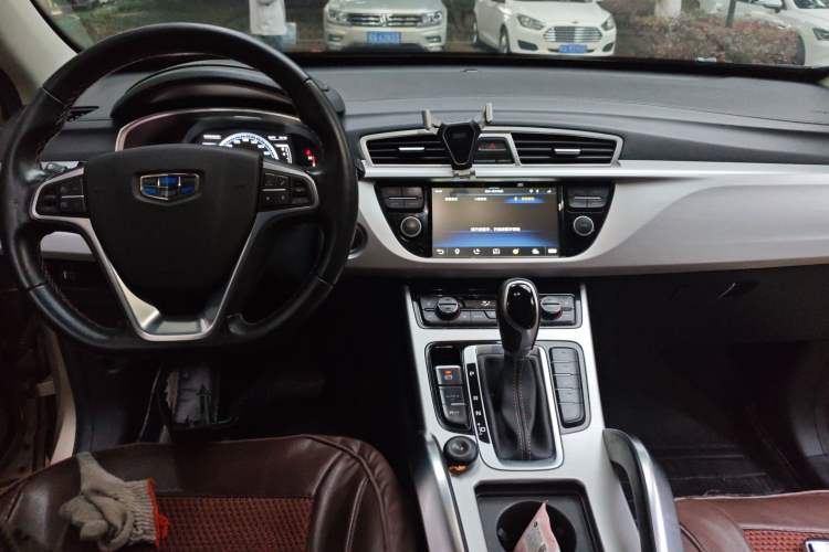 Used Geely Auto Emgrand X7 Sport 2016 1.8TD Automatic ZhiZun Version Center Console