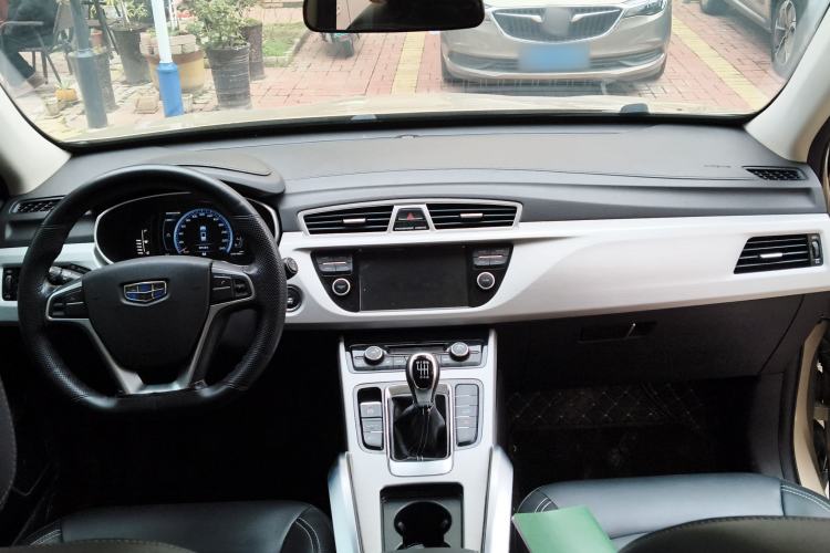 Used Geely Auto Emgrand X7 Sport 2016 2.0L Manual ZhiShang Version Center Console