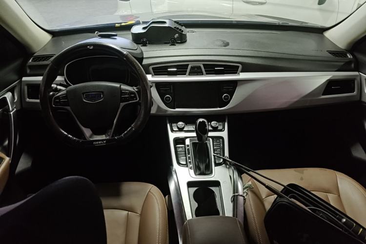 Used Geely Auto Emgrand X7 Sport 2016 1.8TD Automatic ZhiZun Version Center Console