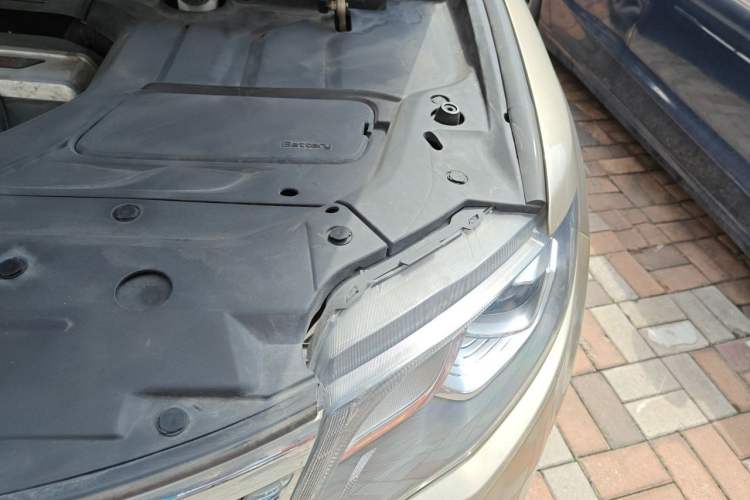 Used Geely Auto Emgrand X7 Sport 2016 1.8TD Automatic ZhiZun Version Engine Bay Left
