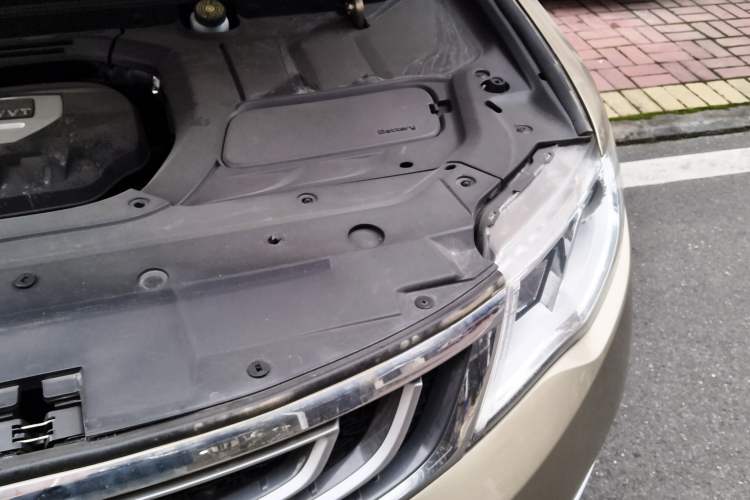 Used Geely Auto Emgrand X7 Sport 2016 2.0L Manual ZhiShang Version Engine Bay Left