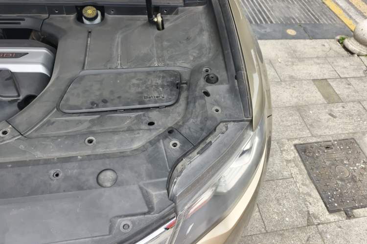 Used Geely Auto Emgrand X7 Sport 2016 1.8TD Automatic Smart Model Engine Bay Left