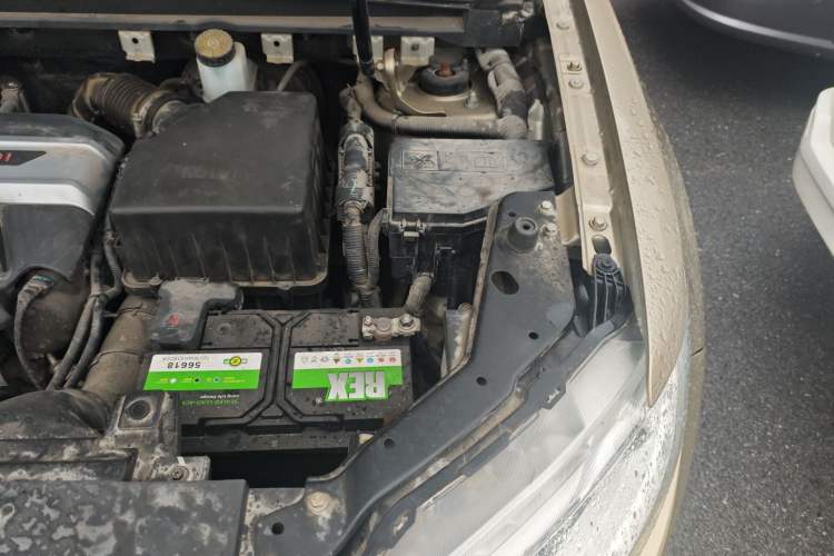 Used Geely Auto Emgrand X7 Sport 2016 1.8TD Automatic ZhiShang Model Engine Bay Left