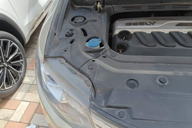 Used Geely Auto Emgrand X7 Sport 2016 1.8TD Automatic ZhiZun Version Engine Bay Right