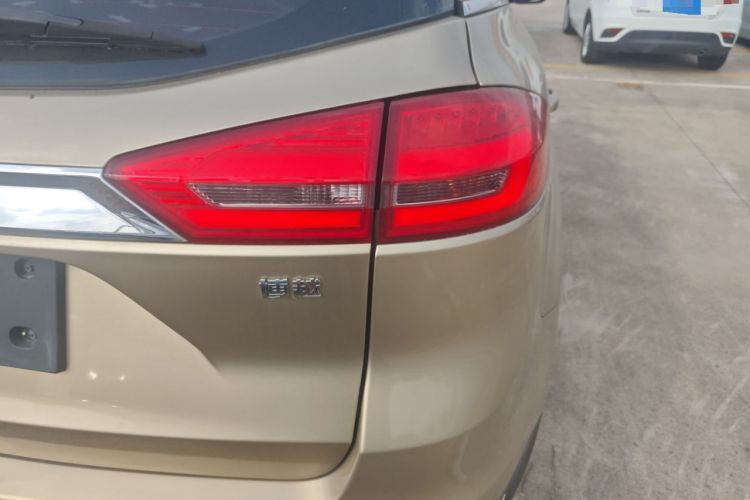 Used Geely Auto Emgrand X7 Sport 2016 2.0L Manual Smart Connect Version Exterior 6