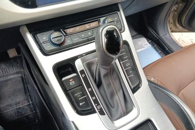 Used Geely Auto Emgrand X7 Sport 2016 1.8TD Automatic ZhiZun Version Gear Lever
