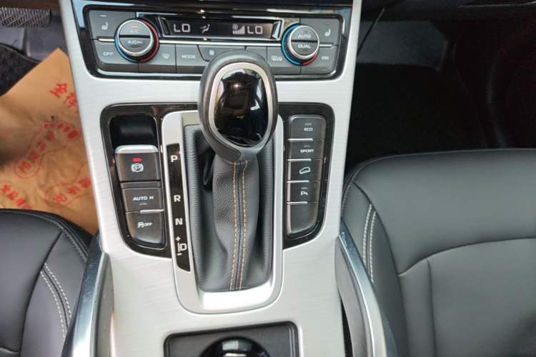 Used Geely Auto Emgrand X7 Sport 2016 1.8TD Automatic Smart Model Gear Lever