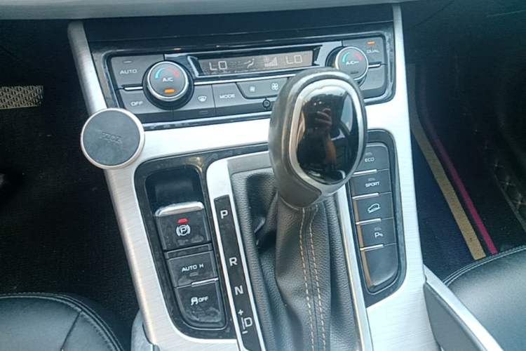 Used Geely Auto Emgrand X7 Sport 2016 1.8TD Automatic ZhiShang Model Gear Lever