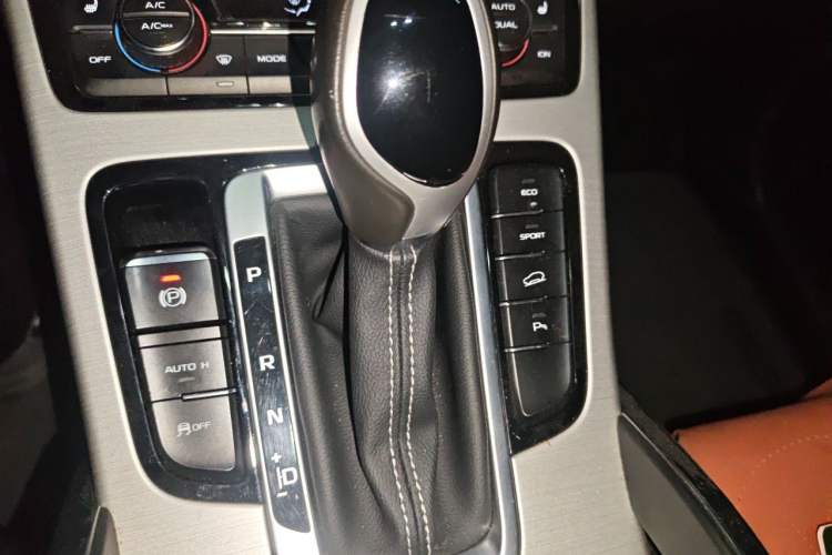Used Geely Auto Emgrand X7 Sport 2016 1.8TD Automatic Smart Model Gear Lever