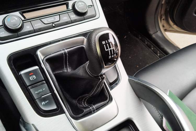 Used Geely Auto Emgrand X7 Sport 2016 2.0L Manual ZhiShang Version Gear Lever