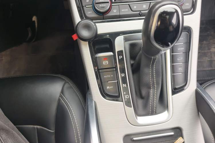 Used Geely Auto Emgrand X7 Sport 2016 1.8TD Automatic Smart Model Gear Lever
