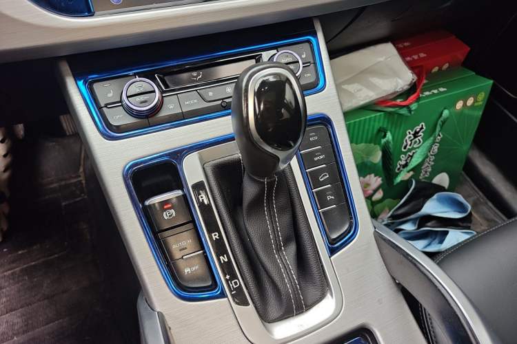 Used Geely Auto Emgrand X7 Sport 2016 1.8TD Automatic Smart Model Gear Lever