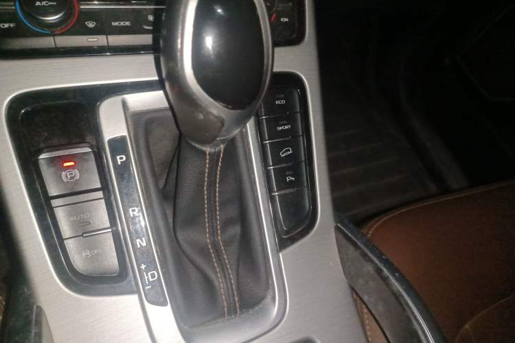 Used Geely Auto Emgrand X7 Sport 2016 1.8TD Automatic ZhiZun Version Gear Lever