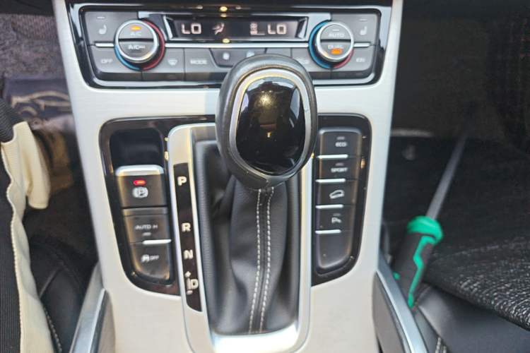 Used Geely Auto Emgrand X7 Sport 2016 1.8TD Automatic Smart Model Gear Lever