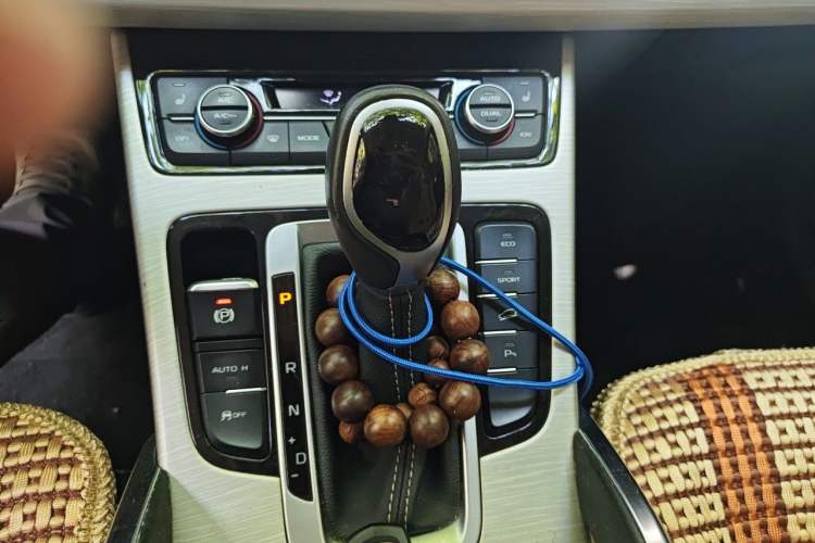 Used Geely Auto Emgrand X7 Sport 2016 1.8TD Automatic Smart Model Gear Lever