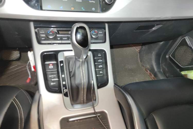 Used Geely Auto Emgrand X7 Sport 2016 1.8TD Automatic Smart Connectivity Version Gear Lever