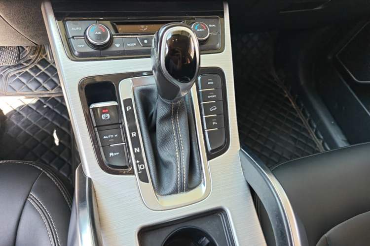 Used Geely Auto Emgrand X7 Sport 2016 1.8TD Automatic Smart Connectivity Version Gear Lever