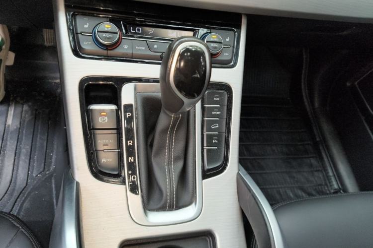 Used Geely Auto Emgrand X7 Sport 2016 1.8TD Automatic Smart Model Gear Lever