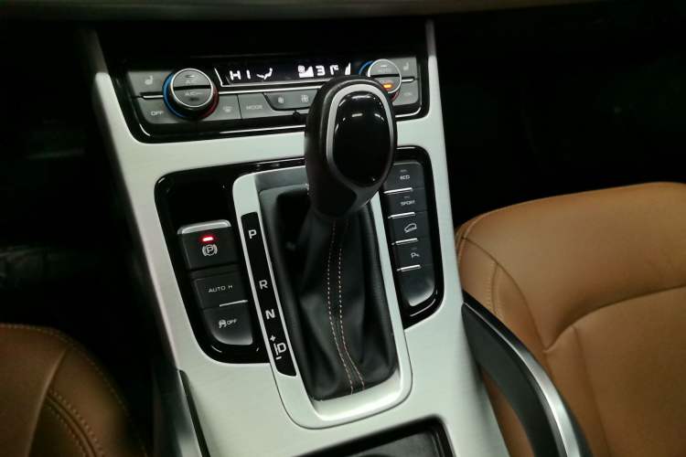 Used Geely Auto Emgrand X7 Sport 2016 1.8TD Automatic ZhiZun Version Gear Lever