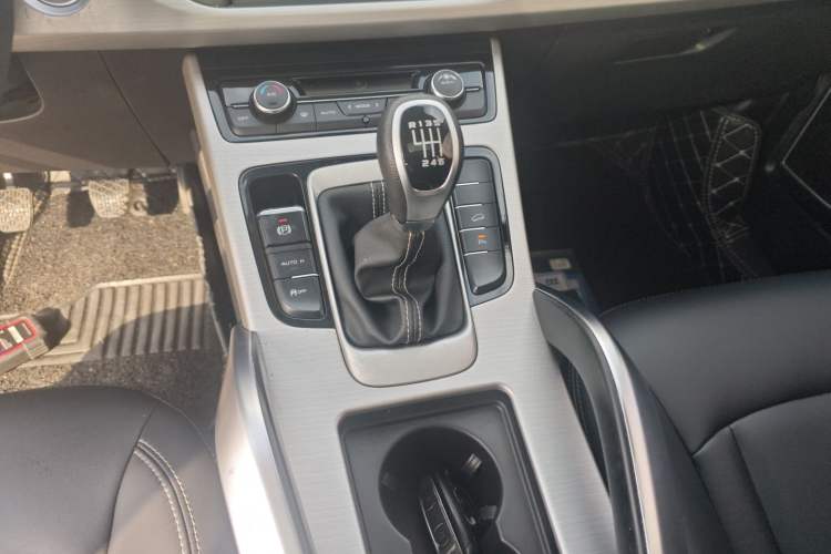 Used Geely Auto Emgrand X7 Sport 2016 2.0L Manual Smart Connect Version Gear Lever