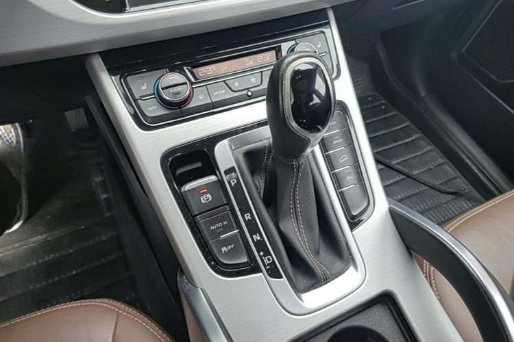 Used Geely Auto Emgrand X7 Sport 2016 1.8TD Automatic ZhiZun Version Gear Lever