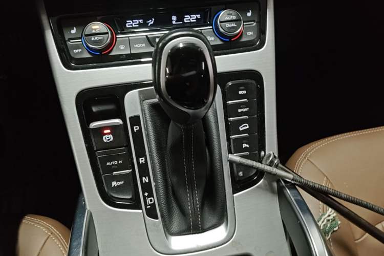 Used Geely Auto Emgrand X7 Sport 2016 1.8TD Automatic ZhiZun Version Gear Lever