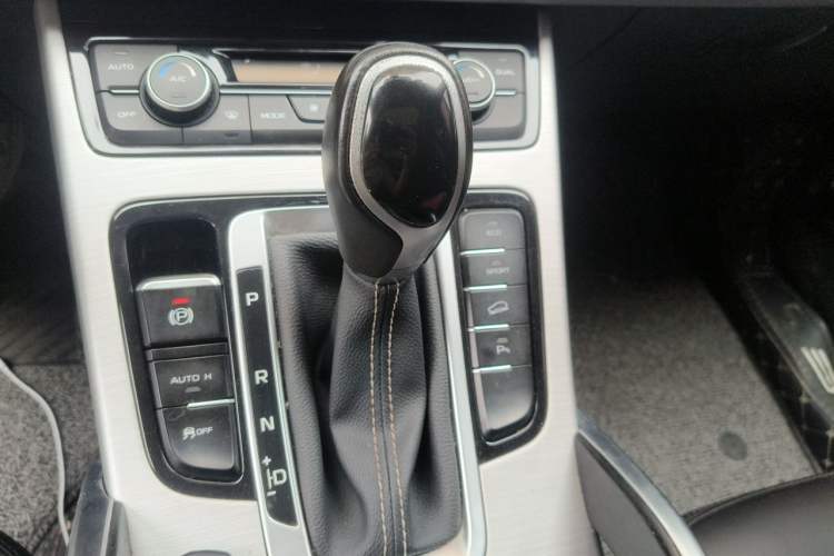 Used Geely Auto Emgrand X7 Sport 2016 1.8TD Automatic ZhiShang Model Gear Lever