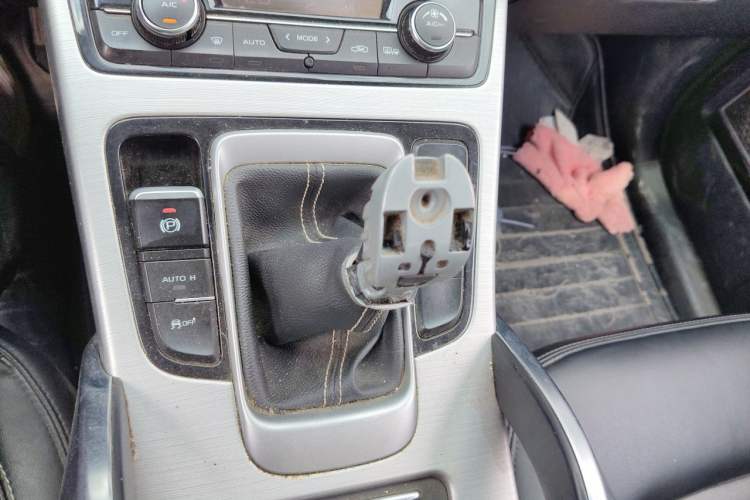 Used Geely Auto Emgrand X7 Sport 2016 2.0L Manual Smart Connect Version Gear Lever