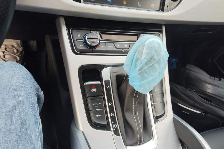 Used Geely Auto Emgrand X7 Sport 2016 1.8TD Automatic Smart Model Gear Lever