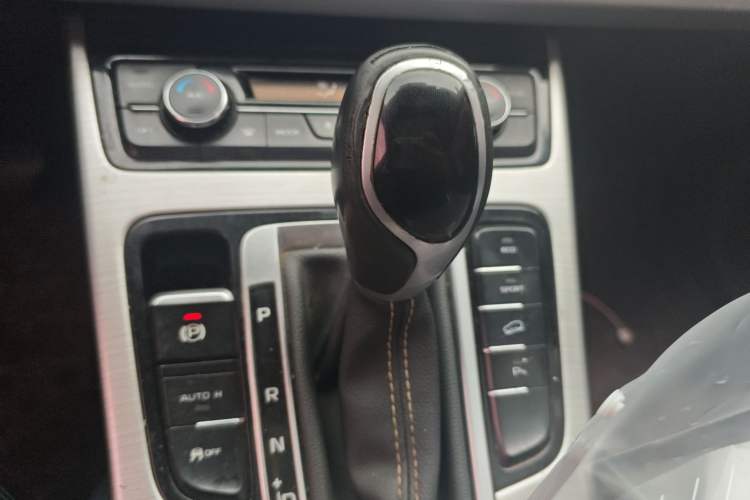 Used Geely Auto Emgrand X7 Sport 2016 1.8TD Automatic ZhiShang Model Gear Lever