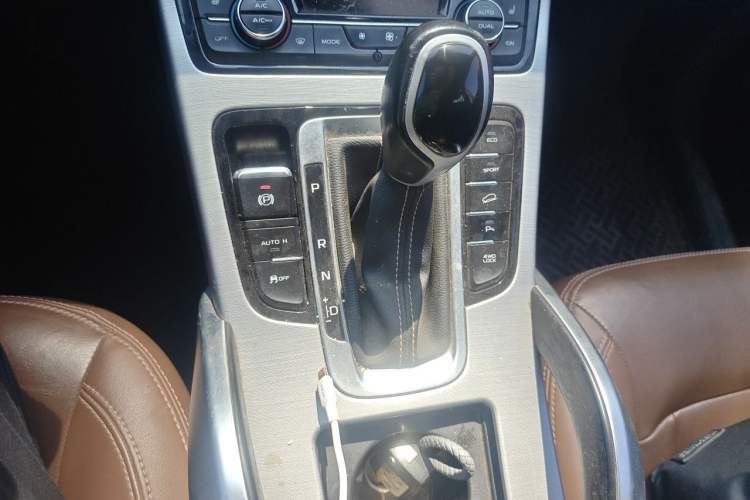Used Geely Auto Emgrand X7 Sport 2016 1.8TD Automatic All-Wheel-Drive ZhiZun Edition Gear Lever