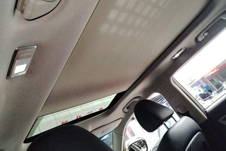 Used Geely Auto Emgrand X7 Sport 2016 1.8TD Automatic Smart Connectivity Version Headliner