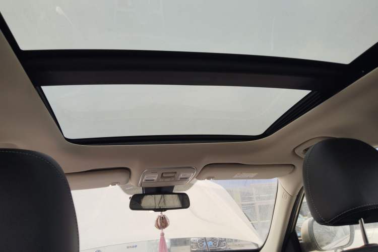 Used Geely Auto Emgrand X7 Sport 2016 1.8TD Automatic Smart Model Headliner