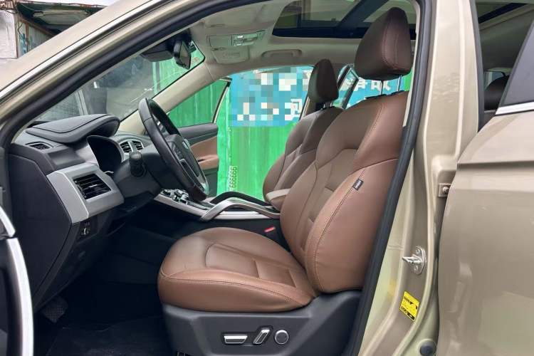 Used Geely Auto Emgrand X7 Sport 2016 1.8TD Automatic ZhiZun Version Interior 3