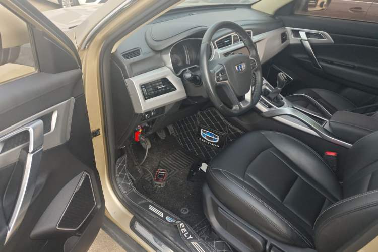 Used Geely Auto Emgrand X7 Sport 2016 2.0L Manual Smart Connect Version Interior 3