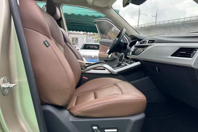 Used Geely Auto Emgrand X7 Sport 2016 1.8TD Automatic ZhiZun Version Interior 4