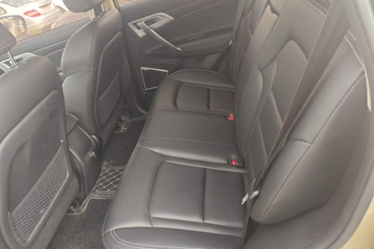 Used Geely Auto Emgrand X7 Sport 2016 2.0L Manual Smart Connect Version Interior 4