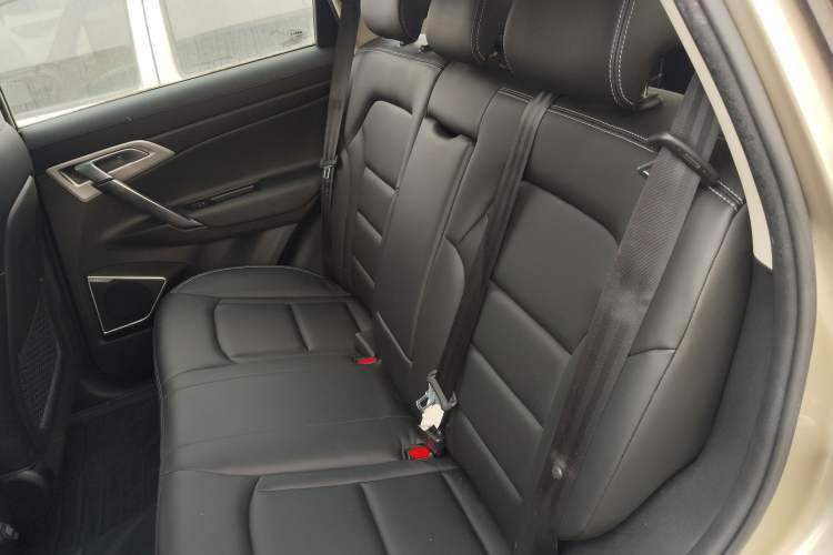 Used Geely Auto Emgrand X7 Sport 2016 1.8TD Automatic Smart Model Interior 4