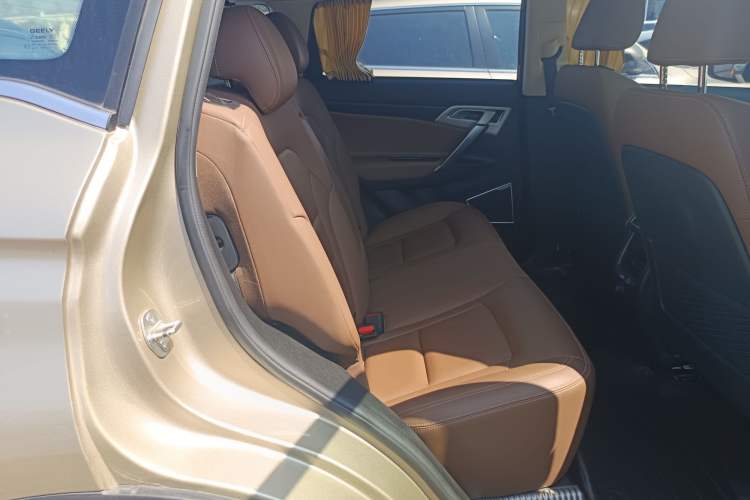 Used Geely Auto Emgrand X7 Sport 2016 1.8TD Automatic All-Wheel-Drive ZhiZun Edition Interior 5