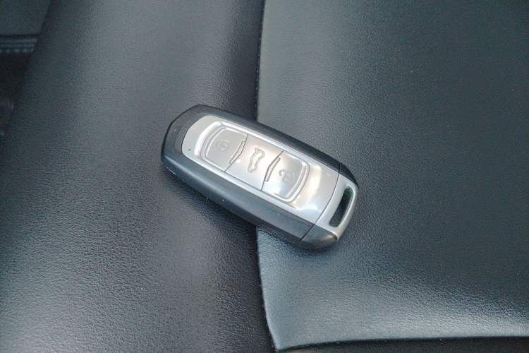 Used Geely Auto Emgrand X7 Sport 2016 1.8TD Automatic Smart Model Interior 7