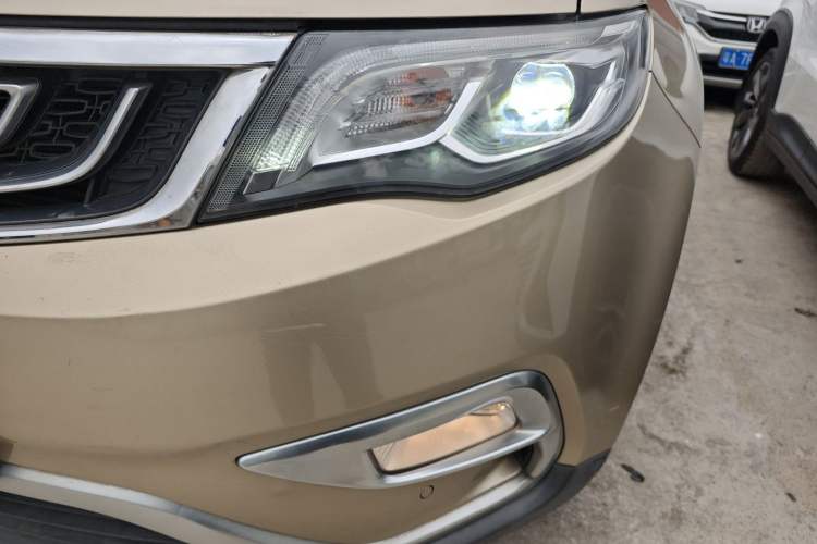 Used Geely Auto Emgrand X7 Sport 2016 1.8TD Automatic ZhiZun Version Left Front Headlight