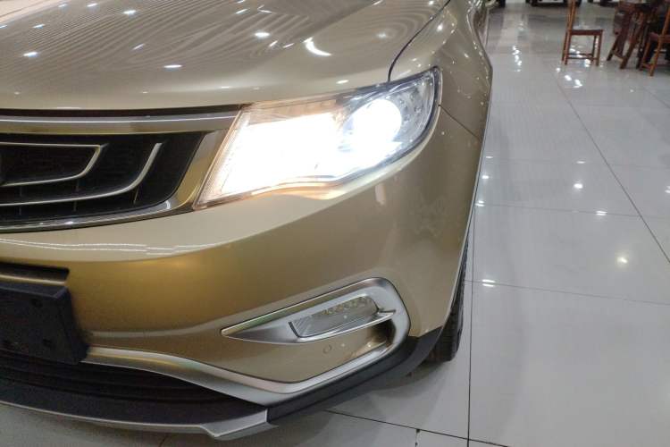 Used Geely Auto Emgrand X7 Sport 2016 1.8TD Automatic ZhiShang Model Left Front Headlight