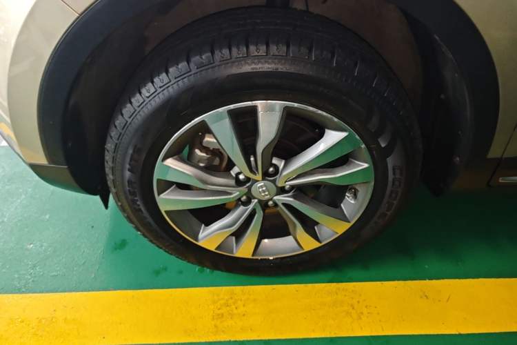 Used Geely Auto Emgrand X7 Sport 2016 1.8TD Automatic ZhiZun Version Left Front Wheel Hub