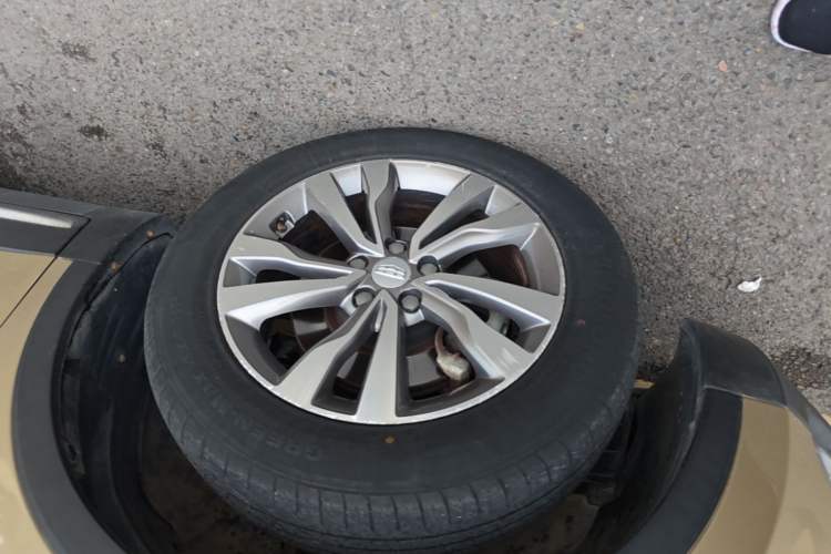Used Geely Auto Emgrand X7 Sport 2016 1.8TD Automatic Smart Model Left Front Wheel Hub